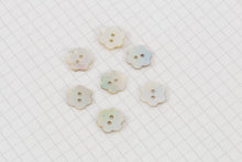 Rustic Flower Buttons, Mother of Pearl, Natural, 11.25mm (pack of 7)