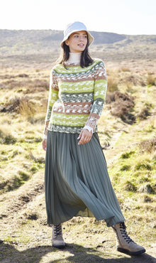 5906 King Cole Ladies Chunky Sweater and Cardigan in Nordic Chunky yarn